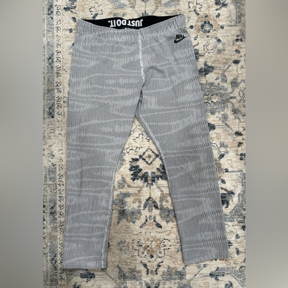Nike Cropped Leggings